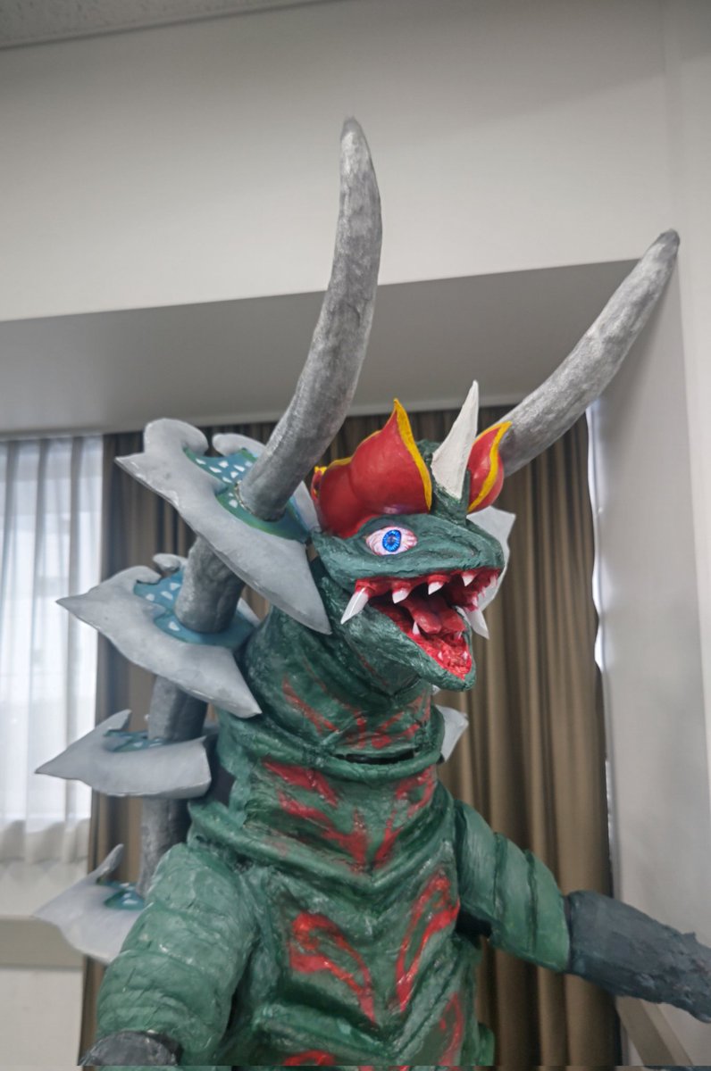 tokusatu_avalla's tweet photo. ［告知］
この度、本造形企画で進めていた
大怪獣アヴァラのスーツが完成しました！
日藝祭2025、東棟E-210、211教室で、11月1日〜11月3日かけて展示を行なっています！是非見に来てください！
#アヴァラ造形記録
#大怪獣アヴァラ
#日藝特撮部
#怪獣　#造形 https://t.co/ZZZ1ad4QRL