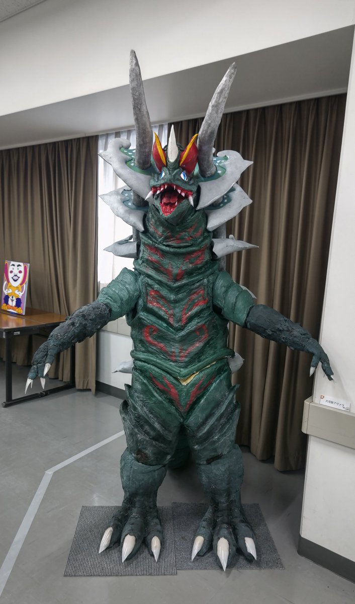 tokusatu_avalla's tweet photo. ［告知］
この度、本造形企画で進めていた
大怪獣アヴァラのスーツが完成しました！
日藝祭2025、東棟E-210、211教室で、11月1日〜11月3日かけて展示を行なっています！是非見に来てください！
#アヴァラ造形記録
#大怪獣アヴァラ
#日藝特撮部
#怪獣　#造形 https://t.co/ZZZ1ad4QRL
