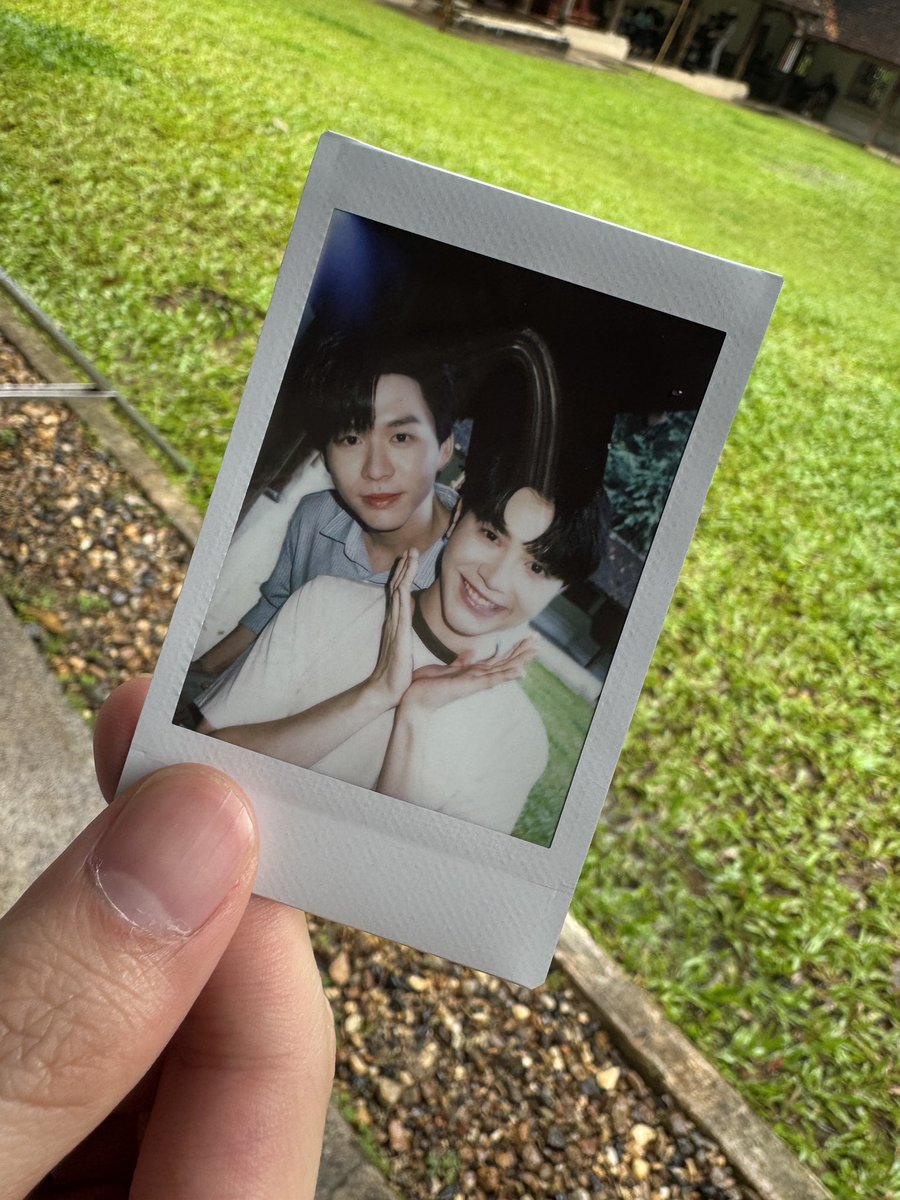 The brightest things on a rainy day 🐱🐶✨

4EVERU PART2 Q9
#FoureverYouP2Q9