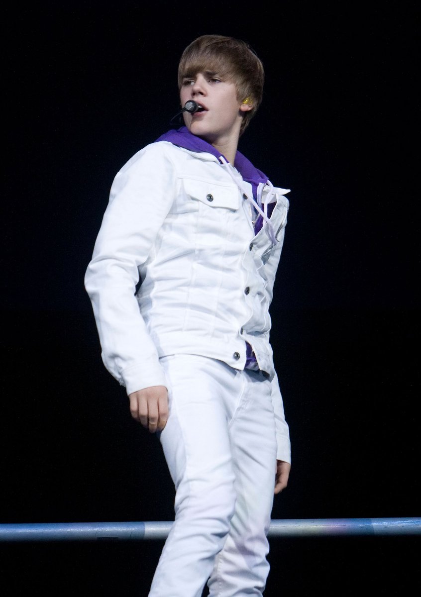 ComplexMusic's tweet photo. Jack Blues Bieber as Justin for Halloween 🥹 https://t.co/7VmDMFm8Aj