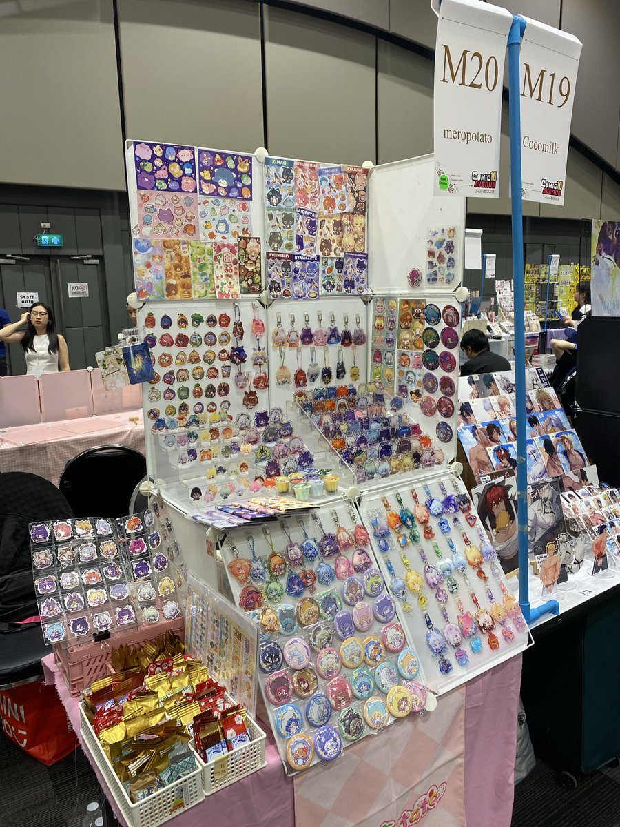 We are ready!! Come to M20 to say hi and trade OC cards 🌸✨

#ComicAvenue10