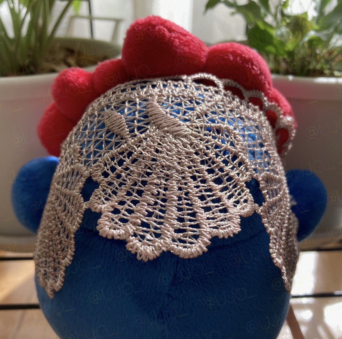 もちミャクにストールみたいなもの作った！
レースにリボン付けただけだけど！
少し暖かそうになった