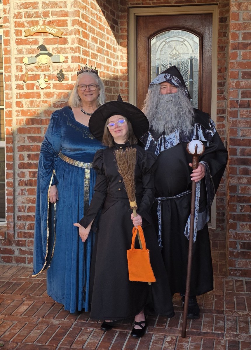 thammond_travis's tweet photo. Happy Halloween https://t.co/Gxejw4gkjv