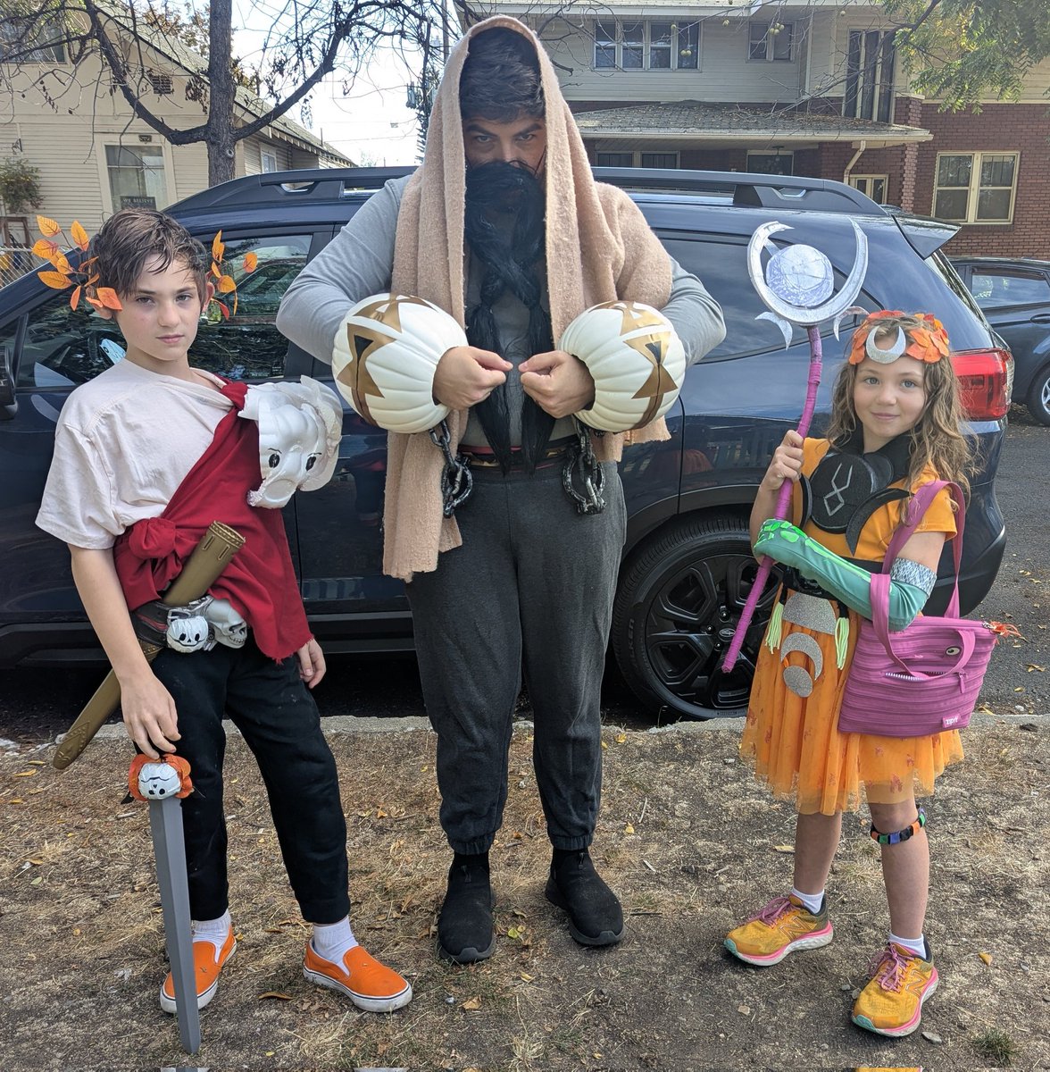paulthezag's tweet photo. @SupergiantGames Zag &amp; Mel busted dad out of Tartarus for some old school trick or treating this year 🎃 https://t.co/YYaC2expt0