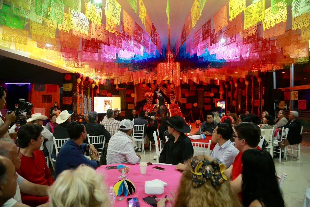 Hoy inauguramos el altar de muertos del <a href="/PRIEstatalDGO/">PRI Estatal Durango</a>. 💀🪦💐

Un espacio para honrar a quienes entregaron su vida al servicio y al fortalecimiento de nuestro partido.

Su legado sigue vivo en cada uno de nosotros, trabajando con el corazón por la gente. 💚🤍❤️