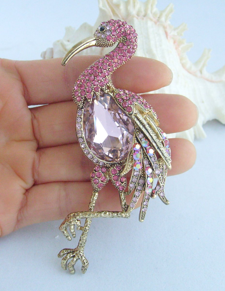 Check out our stunning Flamingo Brooch, adorned with vibrant pink rhinestones! Its elegant golden-tone plating gives it a luxurious touch, perfect for adding a pop of color to your outfit. etsy.com/listing/433632… #FlamingoBrooch #AnimalPin #BirdBrooch #GiftForHer #CrystalBrooch