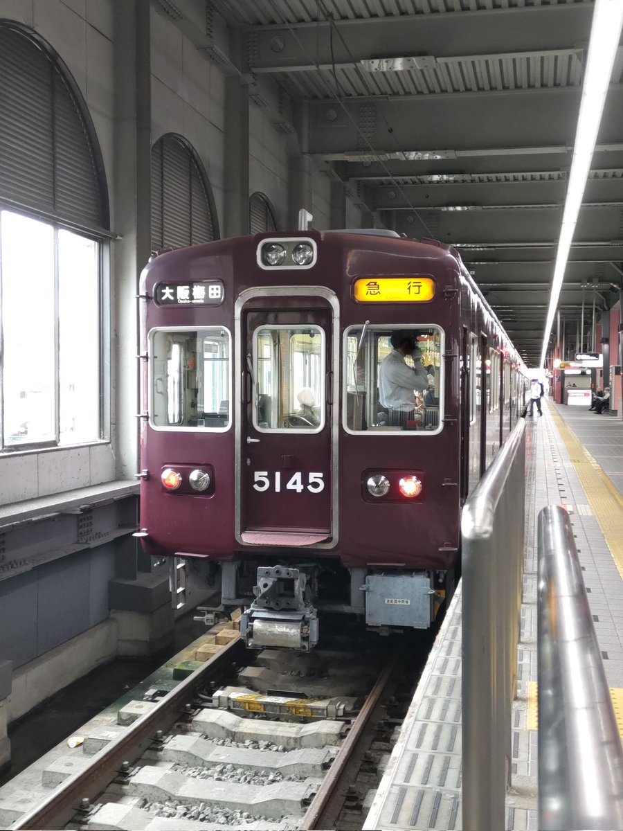 小豆色の電車 on X