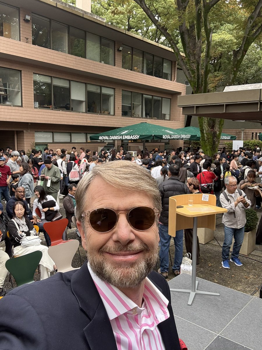 本日は東京のデンマーク王国大使館🇩🇰にてオープンハウスを開催いたします。デンマーク料理とデンマークドリンクをご用意しております。ぜひお越しください😀 午後5時まで営業しております。