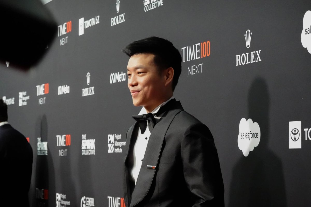 udd_red's tweet image. &apos;เท้ง&apos; ร่วมกาลาดินเนอร์  #TIME100NEXT นิวยอร์ก
#UDDnews #ยูดีดีนิวส์ #ณัฐะงษ์เรืองปัญญาวุฒิ 
อ่านข่าว udd-news.blogspot.com/2025/11/time-1…