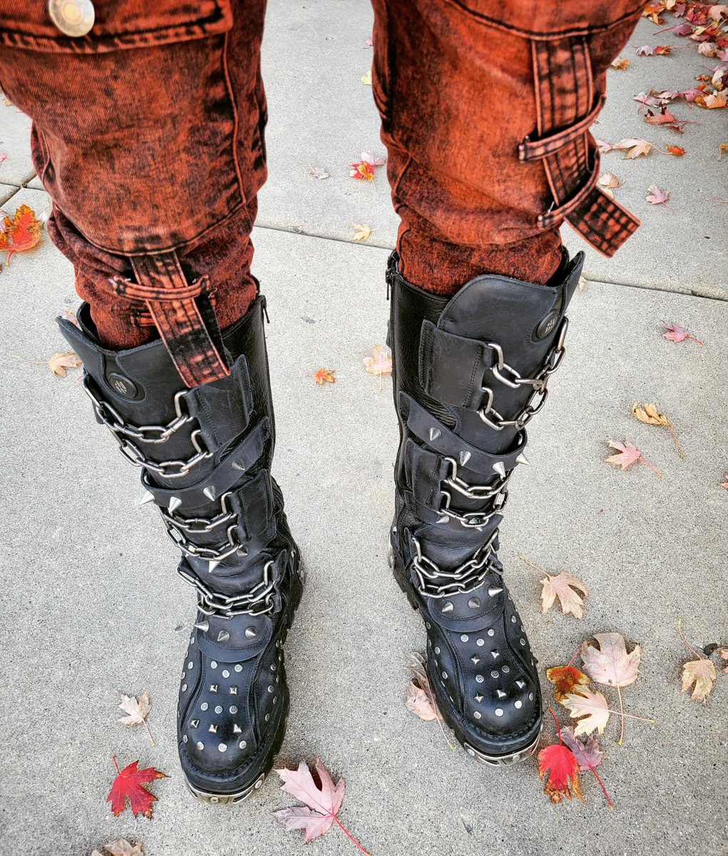 LightstormN's tweet image. Halloween attire.
#blackboots #boots #bootporn #tallboots #leatherboots #newrocks #newrockboots #halloween