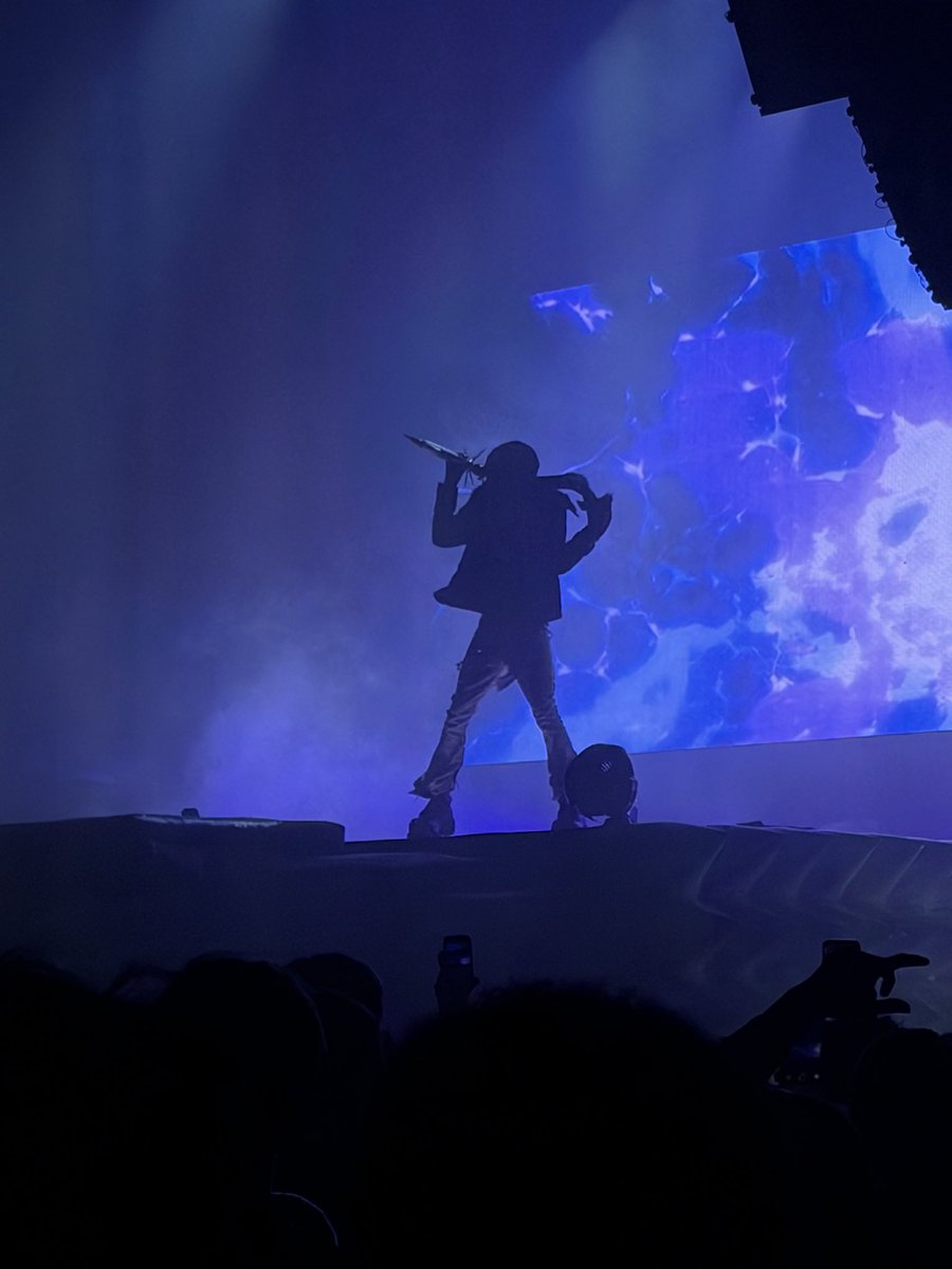 tkboraa's tweet image. we love you teccaaaaa