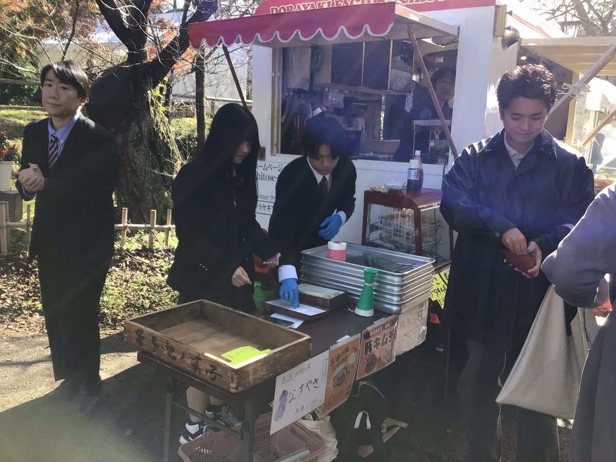 FACTORYChitose's tweet photo. 本日高遠城址公園にてもみじ祭り開催中です。　高遠高校生とコラボした信州おやきを数量限定で販売しております。
ナス焼き、豚キムチ、クランベリー餡の3種類。
高校生が元気に販売しています、残り僅かです、ぜひお越しください^_^ https://t.co/3l6esx5pXA