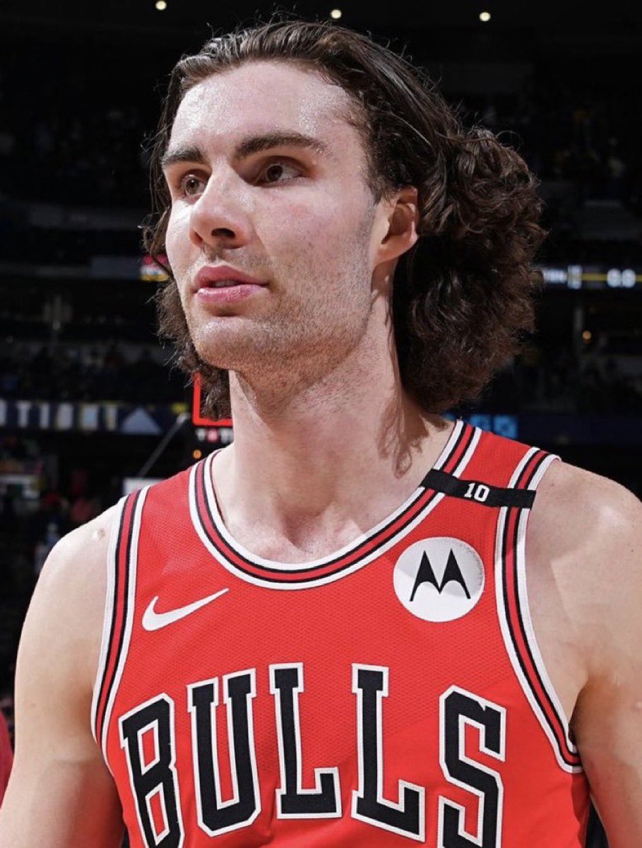 Josh Giddey this season:

32 PTS — 10 REB — 9 AST — 4/8 3PM
20 PTS — 8 REB — 12 AST — 1/2 3PM
18 PTS — 13 REB — 5 AST — 2/5 3PM
21 PTS — 8 REB — 3 AST — 2/5 3PM
19 PTS — 5 REB — 11 AST — 1/2 3PM

Giddey is shooting 45% from three to start the season. 🔥