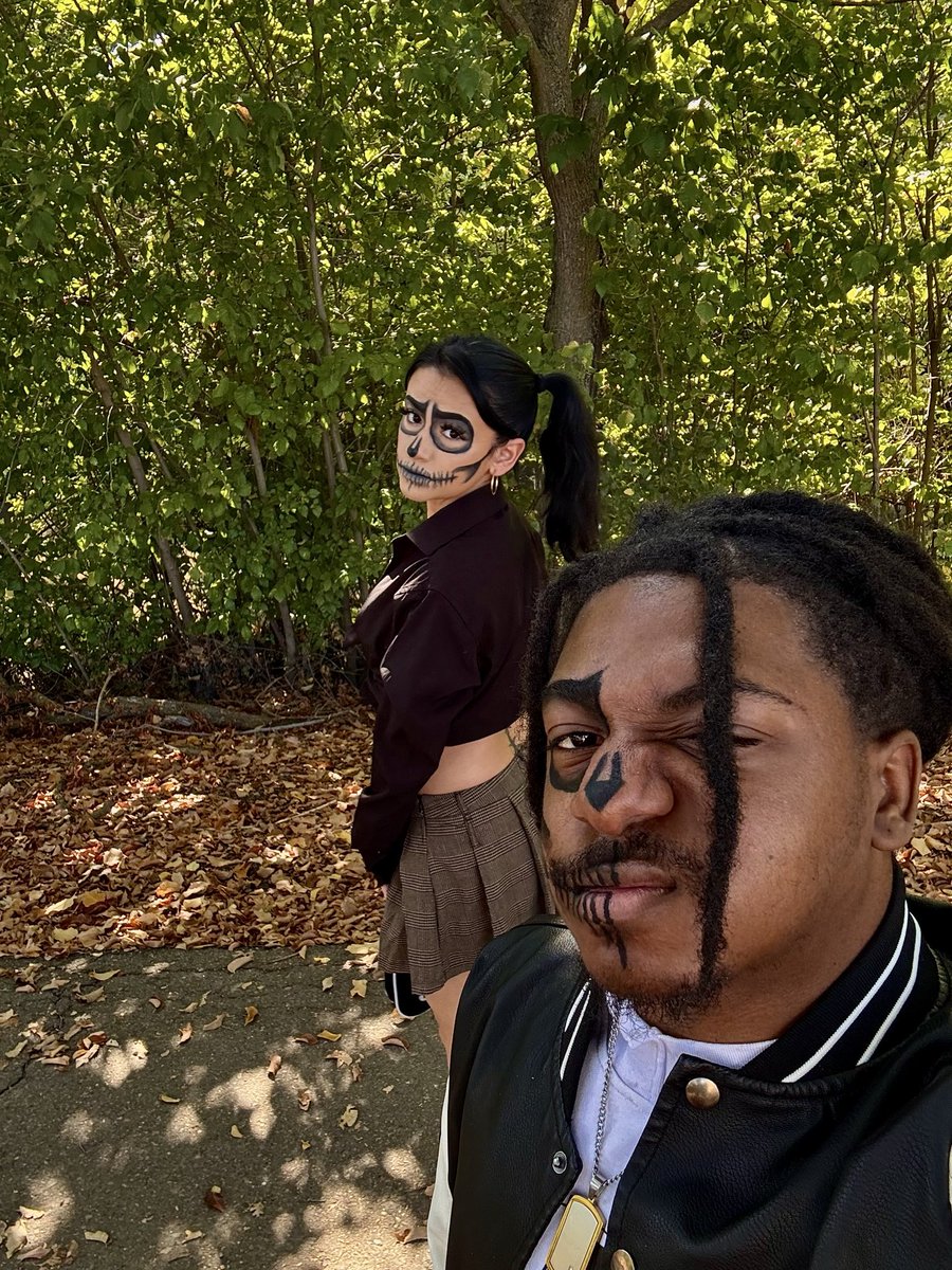 IHYDarius's tweet photo. HAPPY SPOOKY DAY FROM US (the gram saw it first) #Halloween https://t.co/q0QrTrQZM7