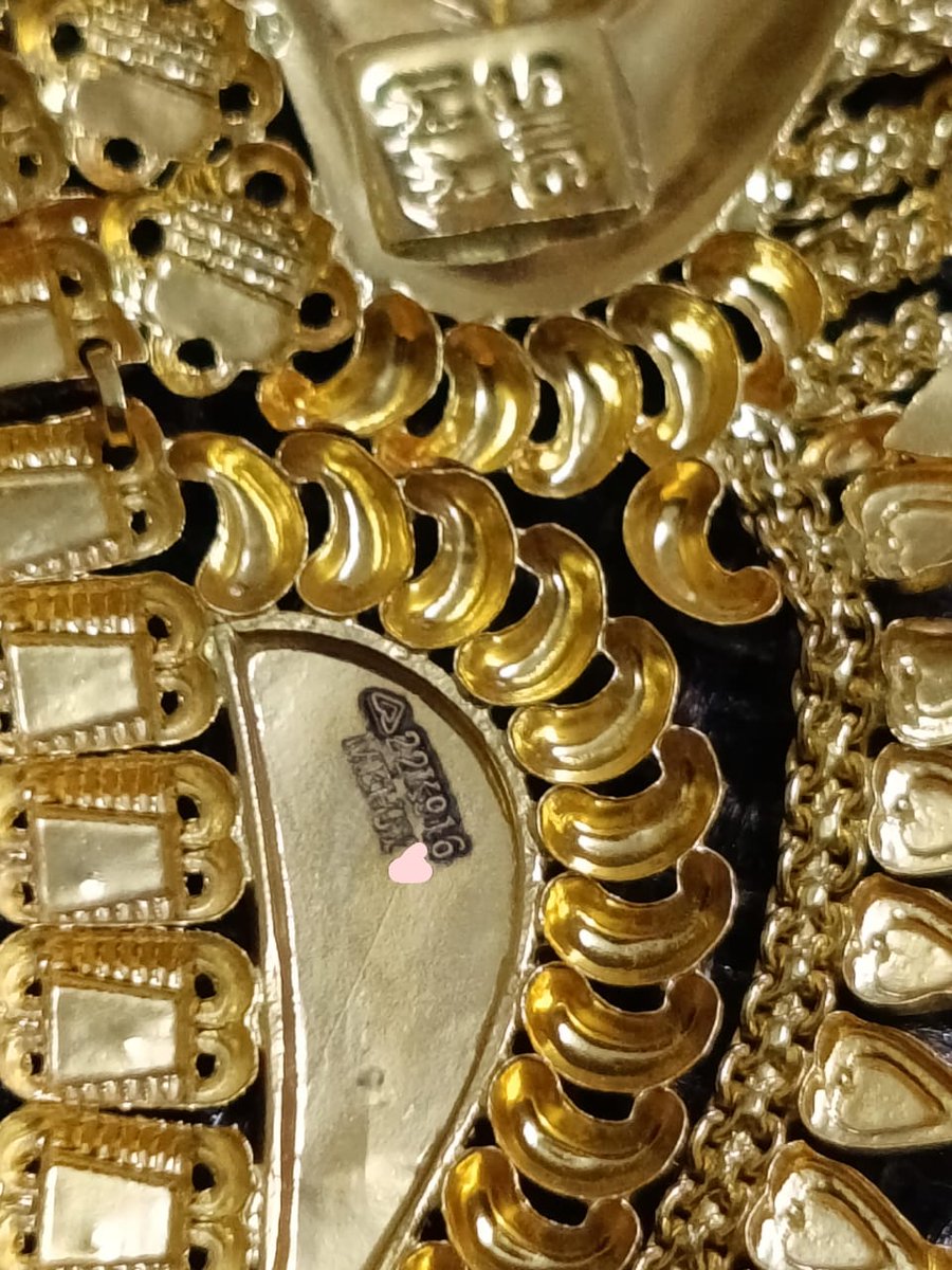 bizarrekumar's tweet photo. @IndianStandards Can HUID be engraved on 22K gold without a laser? I bought jewellery with no laser HUID, but the BIS app shows all details. Is manual punch engraving valid as per BIS policy? It's looks unreadable and distorted. #GoldJewellery #HUID #BIS #Mumbai https://t.co/LBF4AFn6zm