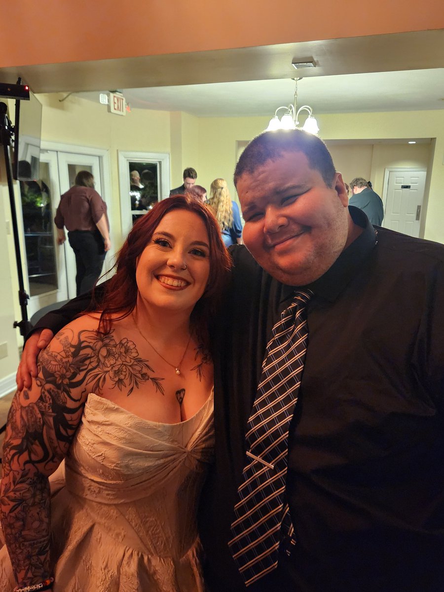 fluffytron's tweet photo. My best friend is so beautiful! Glad I could be a part of her big day on my fav holiday💜 https://t.co/ufF50nk0zy