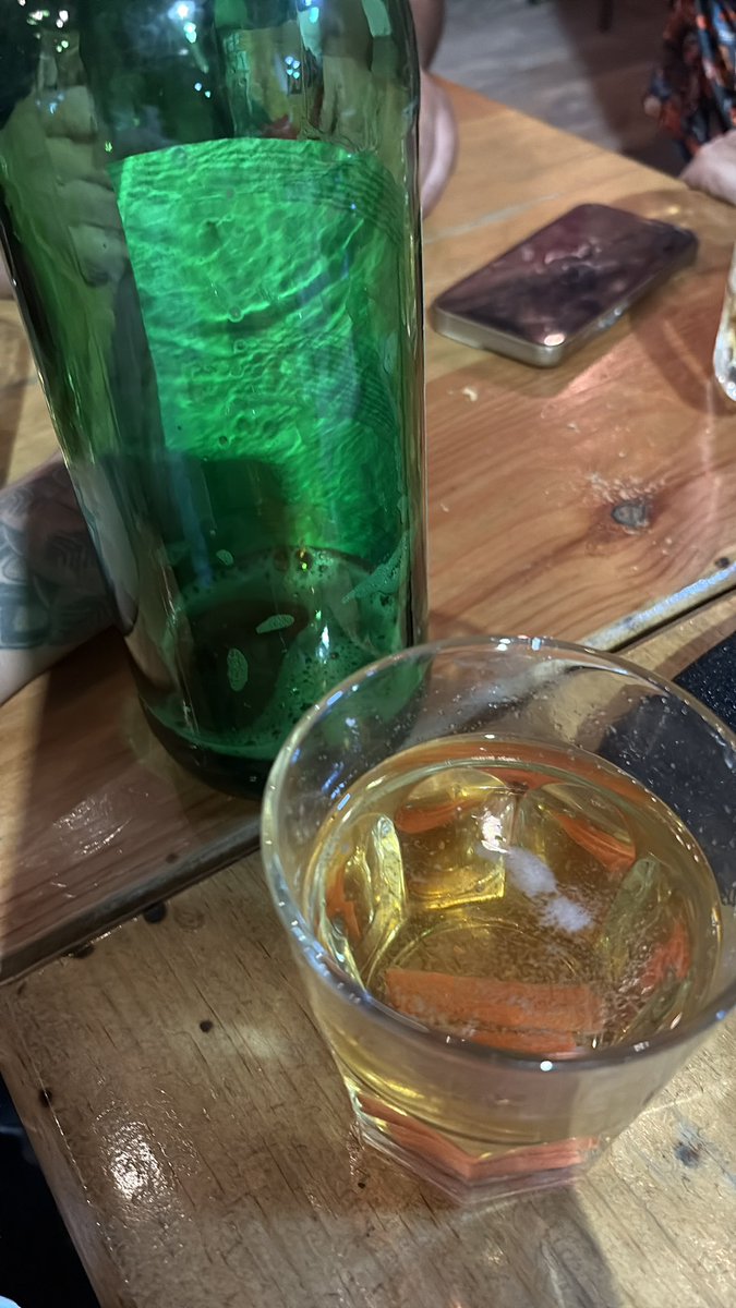 Me reí tan fuerte con mis amigos hoy y ya tengo la voz ronca.