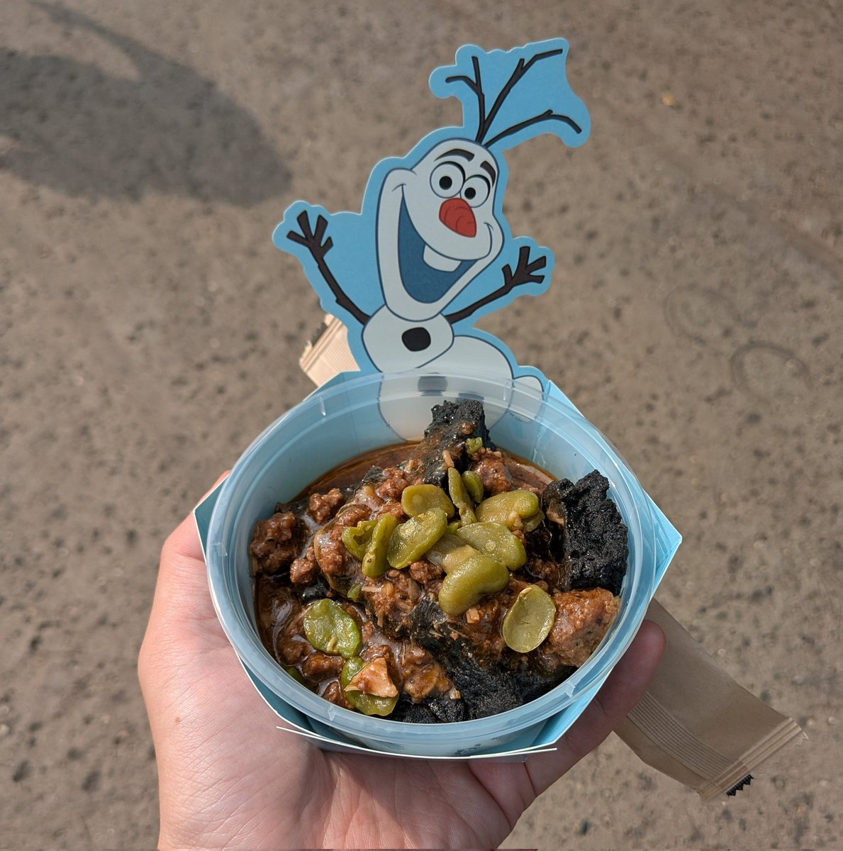 やっぱアナ雪のオラフといえば黒豆腐と牛ひき肉と青豆を花椒で甘辛く煮込んだやつだよな