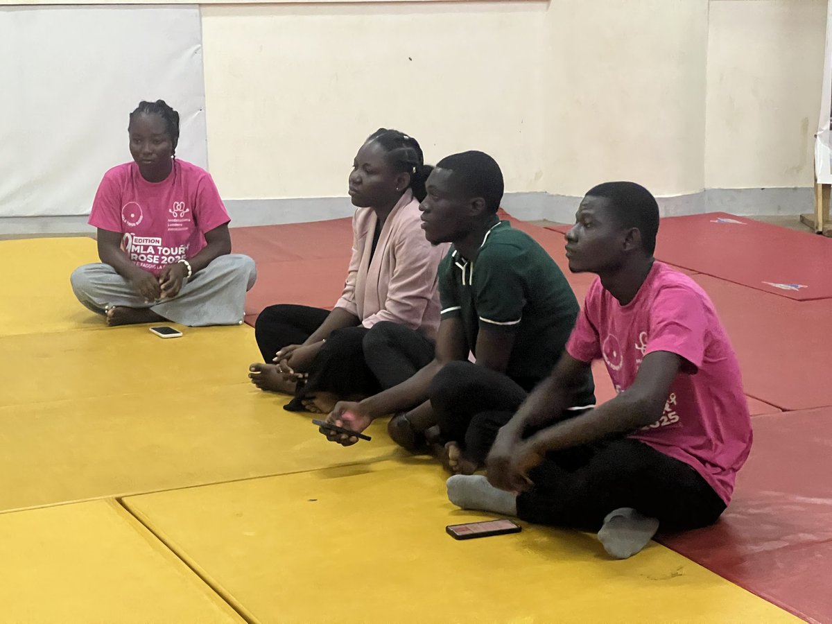 LIONJUDOCLUB's tweet photo. Au judo, la meilleure défense c'est l'anticipation. Pour la santé, c'est pareil.
Merci à @MedLeadStudents d'être venus nous rappeler l'urgence du dépistage précoce du cancer du sein 🩷
Le message est clair : le dépistage précoce sauve des vies.
#Prévention #Judo #depistage https://t.co/DCUjth2qJ2
