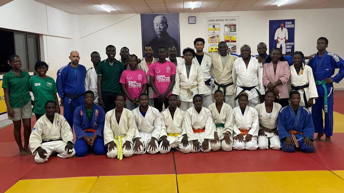 LIONJUDOCLUB's tweet photo. Au judo, la meilleure défense c'est l'anticipation. Pour la santé, c'est pareil.
Merci à @MedLeadStudents d'être venus nous rappeler l'urgence du dépistage précoce du cancer du sein 🩷
Le message est clair : le dépistage précoce sauve des vies.
#Prévention #Judo #depistage https://t.co/DCUjth2qJ2