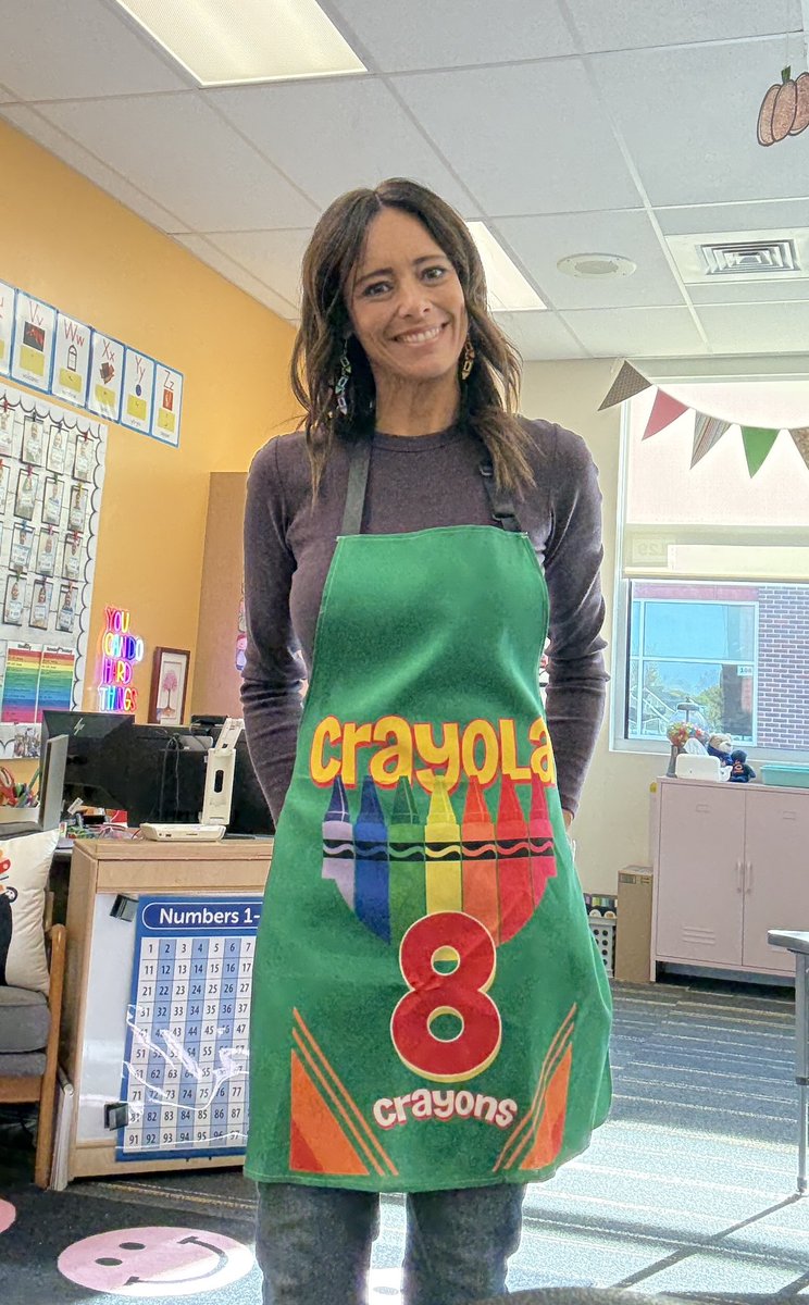 teacher_mom03's tweet image. Halloween tired! When you’re a 1st grade teacher, you dress up 1st grade style with your team. ✏️📓 @steph_crimson 

Have an amazing evening!!! 

#schoolsupplies #teacherlife #teachersofx