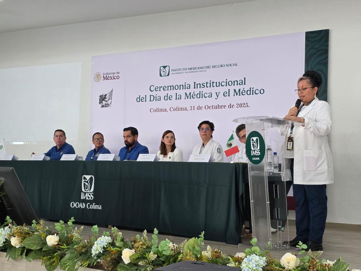 IMSSColima's tweet image. 👩‍⚕️👨‍⚕️ IMSS Colima reconoce la vocación y compromiso del personal médico.
La doctora Fátima Borrego Pérez destacó que su labor es pilar del Instituto, al brindar atención humanista, empática y basada en la ciencia y la ética 💚 #OrgulloIMSS #IMSSColima