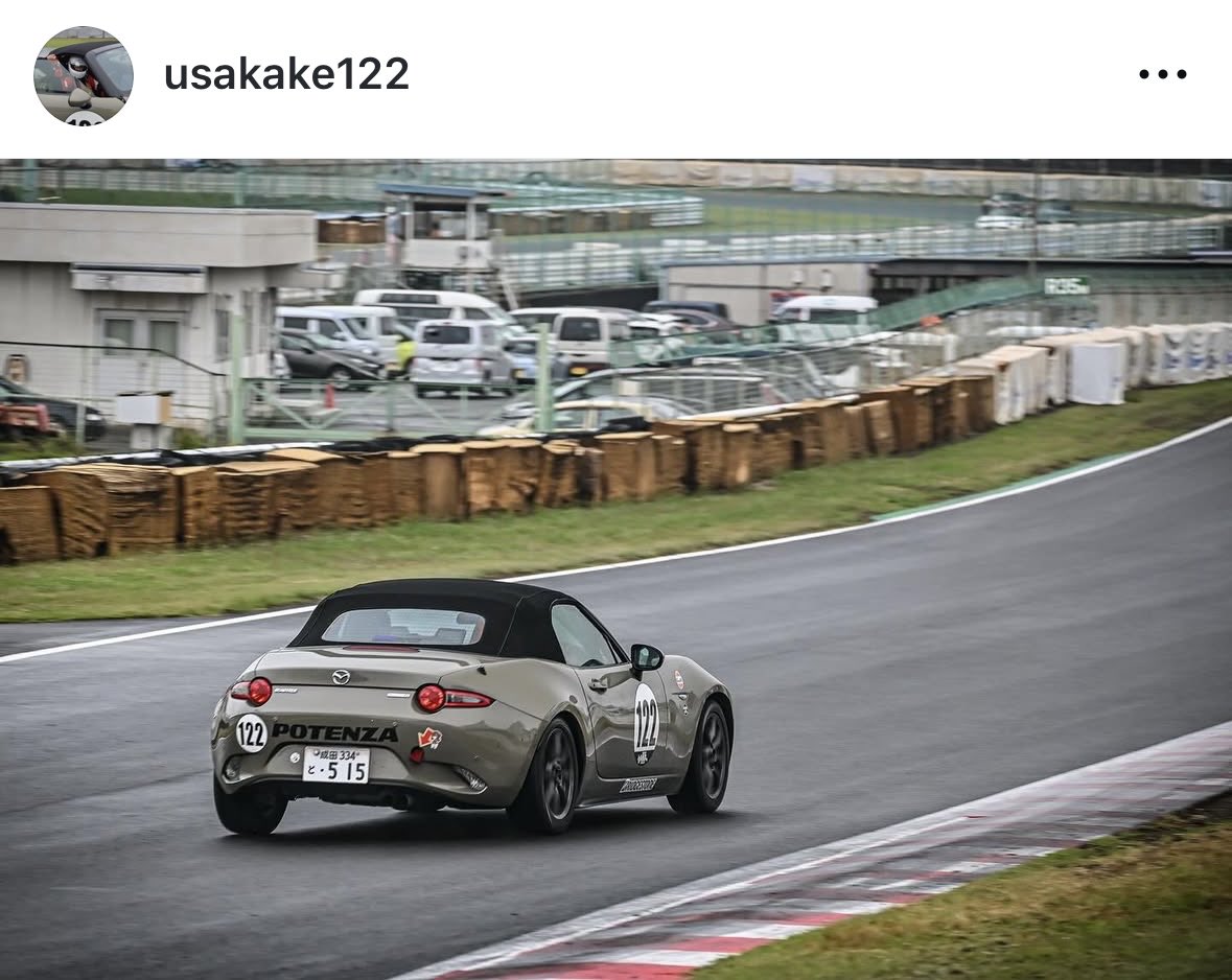 先日、ロードスターのパティーレースに参加されているusakake122様より、DMを頂き、カンオンジマツダのステッカーを売って欲しいとのご連絡を頂きました。売り物ではないので、差し上げますと言って、送ったところ、早速、ヘルメットに貼って頂きました🤩おー‼️カッコいい‼️ありがとうございます🙇
