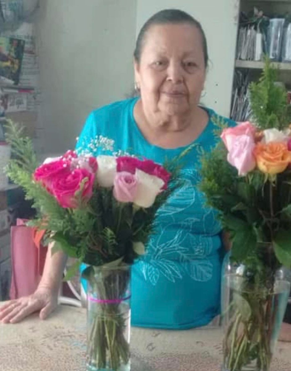 FernandaJisae's tweet photo. Feliz cumpleaños mamita te amo muack 😘🤍🪽 https://t.co/1nbSEfErkh