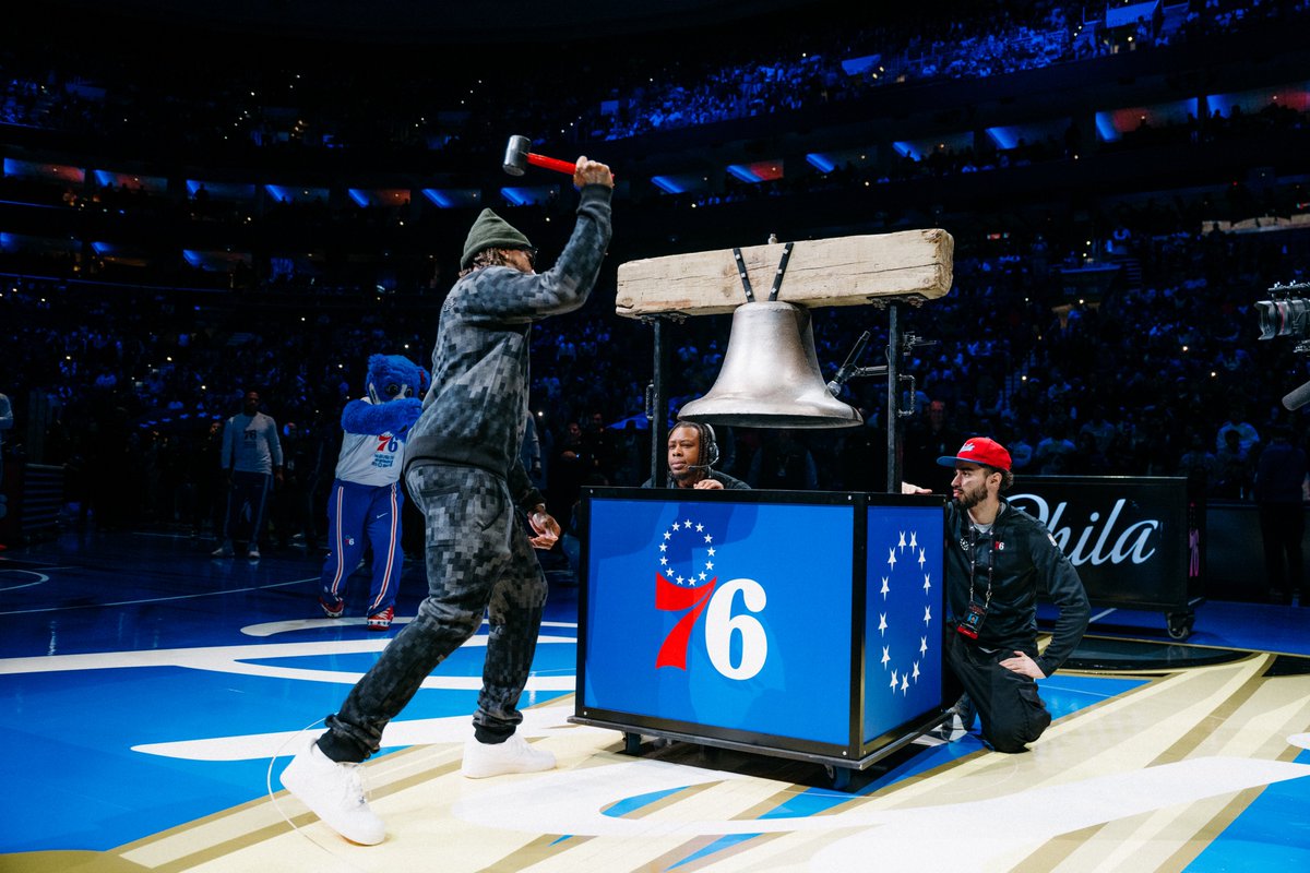 a legend in the building tonight. 

<a href="/DeSeanJackson10/">Desean Jackson</a>🔔