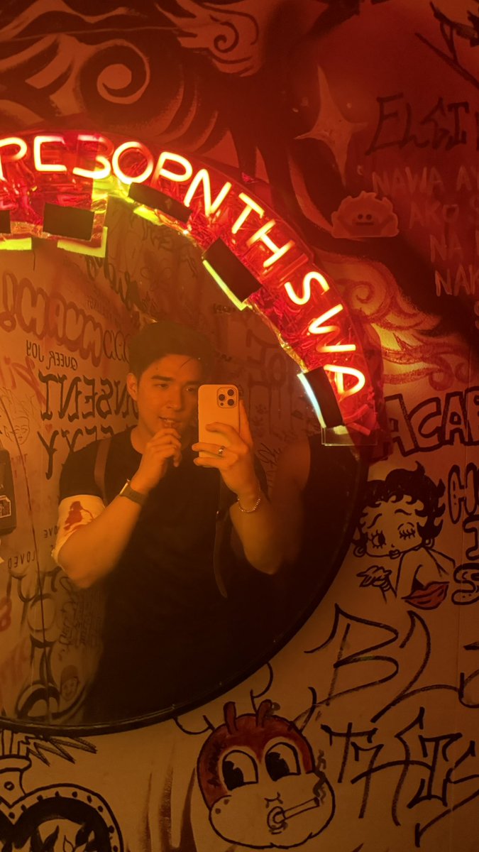 _glennyboy's tweet photo. Trick or treat? https://t.co/Ni4uMGRJ2J