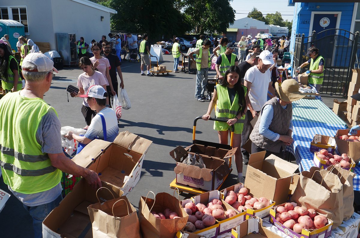 The Community Market at Santa Teresa Parish food distribution will be CLOSED on Saturday, November 8th.

We apologize for any inconvenience.

Check our current schedule at: bit.ly/ccscc-food

#FreeFoodGiveAway