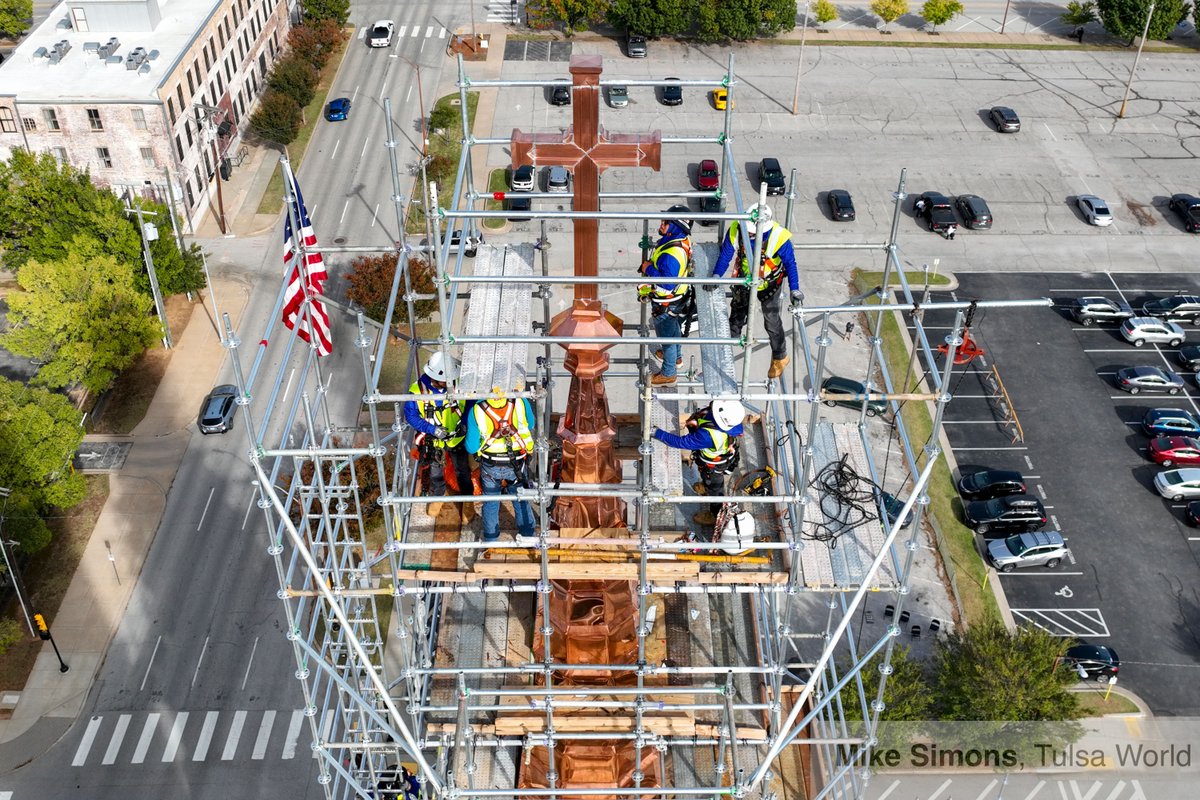 mikesimonsphoto's tweet image. Crosses are placed atop the spires at Holy Family Cathedral. The church was damaged in the Father's Day windstorm of 2023. #tulsa #catholic #cross