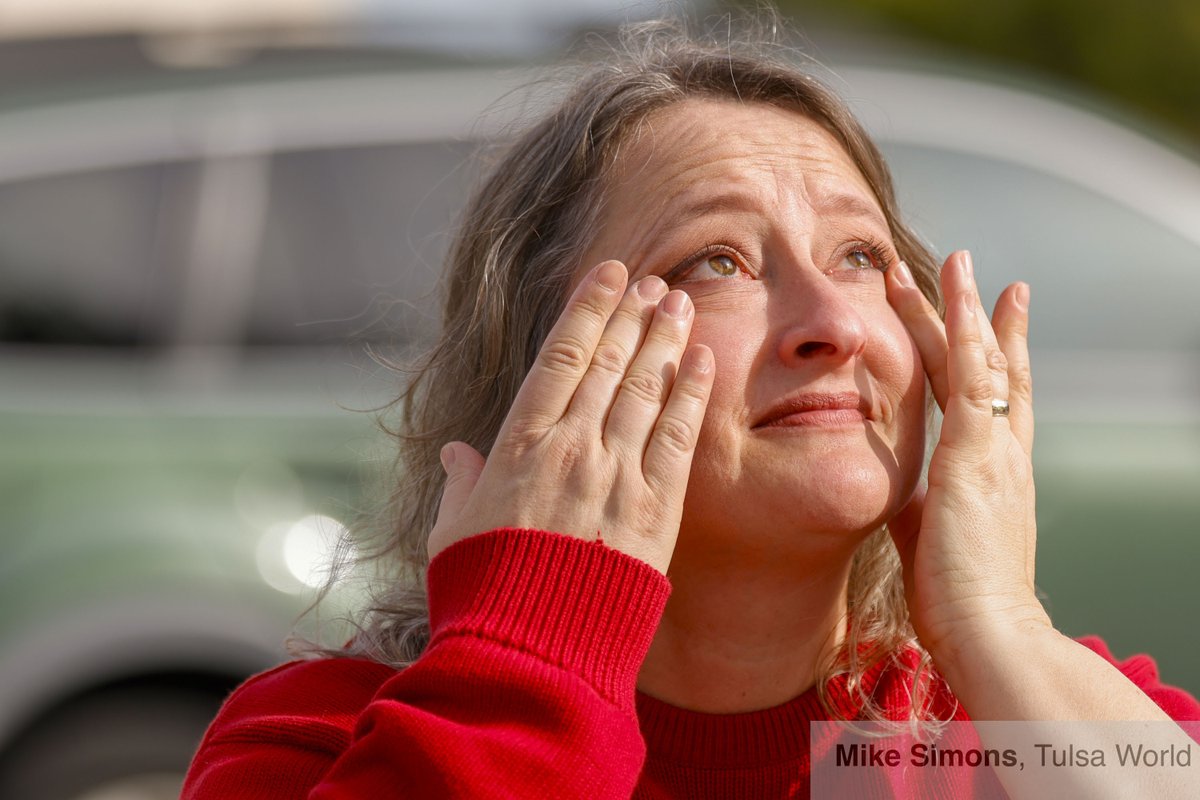 mikesimonsphoto's tweet image. Crosses are placed atop the spires at Holy Family Cathedral. The church was damaged in the Father's Day windstorm of 2023. #tulsa #catholic #cross