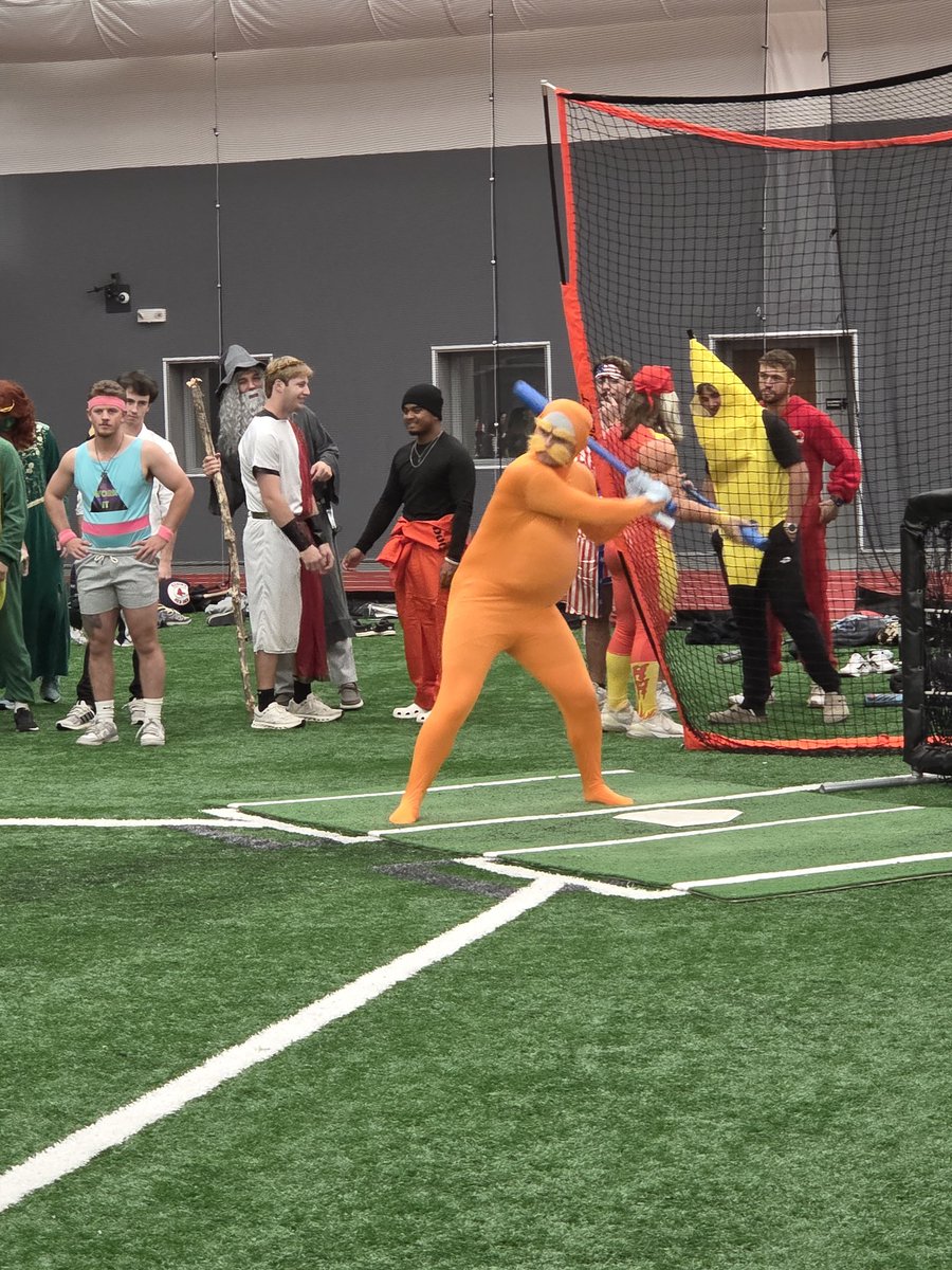 ryankragh's tweet image. Happy Halloween from the fellas.