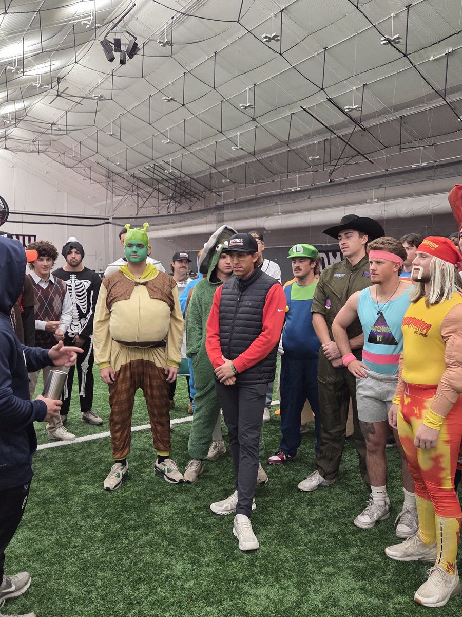 ryankragh's tweet image. Happy Halloween from the fellas.