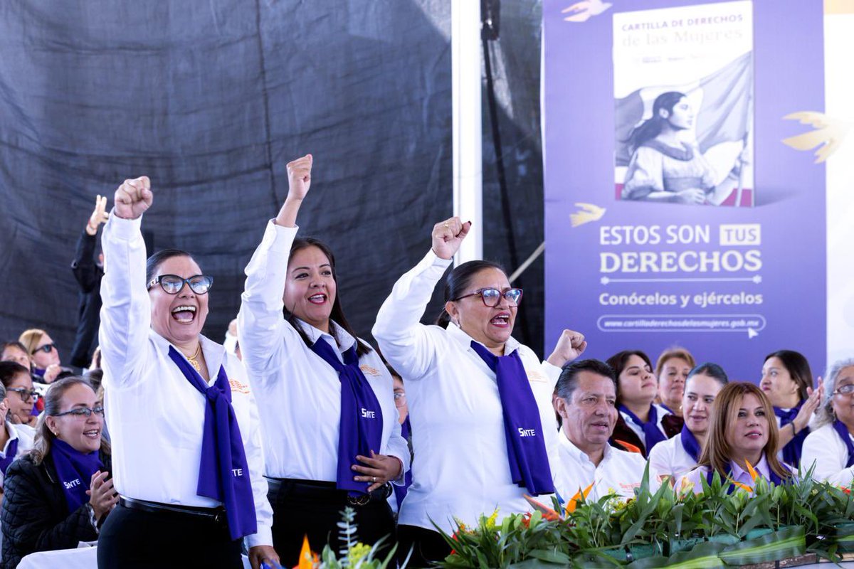 Desde la escuela pública se construye una sociedad incluyente y equitativa, donde las mujeres son protagonistas del cambio, afirmó el líder del #SNTE, Mtro. Alfonso Cepeda Salas, al concluir en #Guanajuato su recorrido por el país para entregar la #CartillaDeDerechosDeLasMujeres.