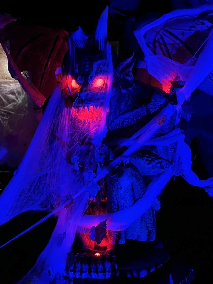 👻 Wishing all our neighbours a fang-tastic Halloween!

Remember to drive boo-tifully slow tonight and watch out for tiny ghosts and goblins roaming Riverside Park! 🧙‍♀️🍬

Stay ghoul out there!