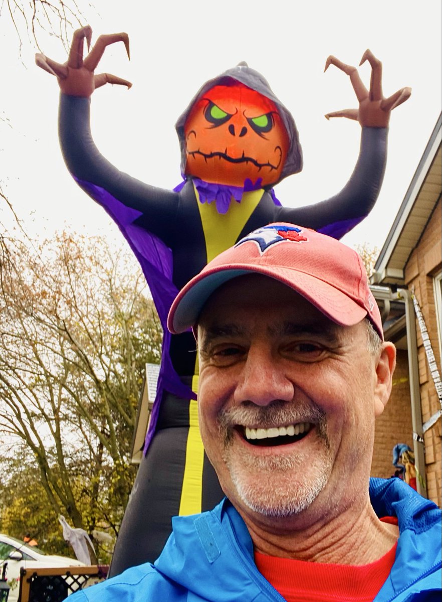 VisibleThink's tweet image. Big rain, cold wind we are on, #HalloweenVibes lots of spirits here.
Hoping the Jays can dampen some
Dodger spirits later tonight..