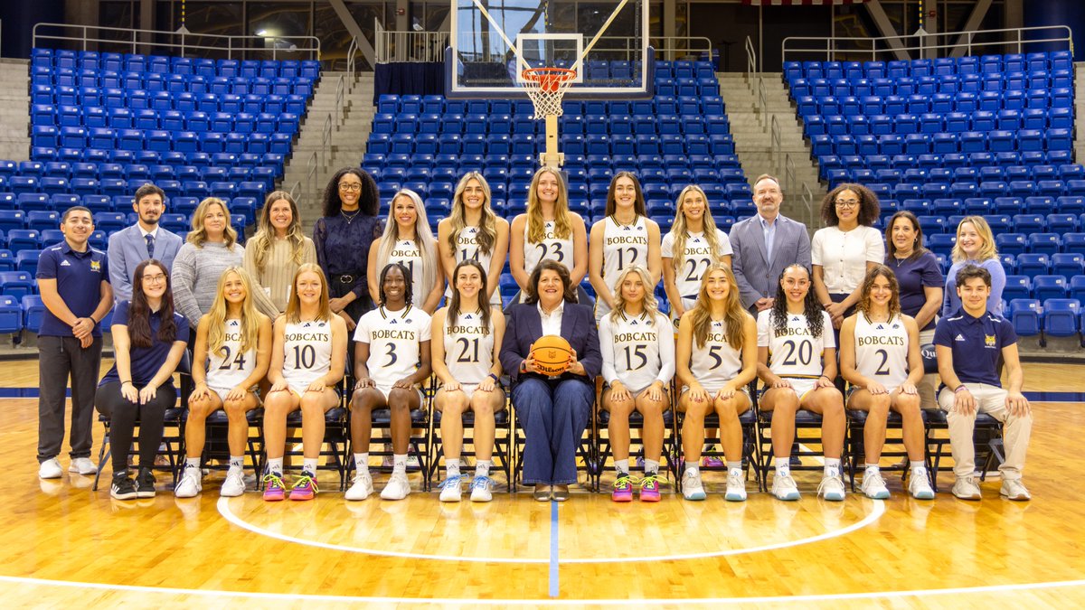 Presenting the 2025-26 Quinnipiac Women's Basketball s𝐐𝐔ad 😼 

#BeGreatToday