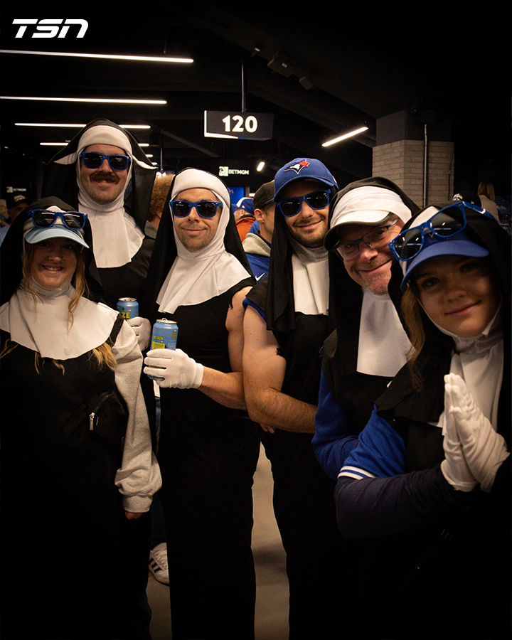 TSN_Sports's tweet photo. Jays fans came prepared for Halloween at Game 6! 🎃⚾️ https://t.co/LAMtxUcSFy