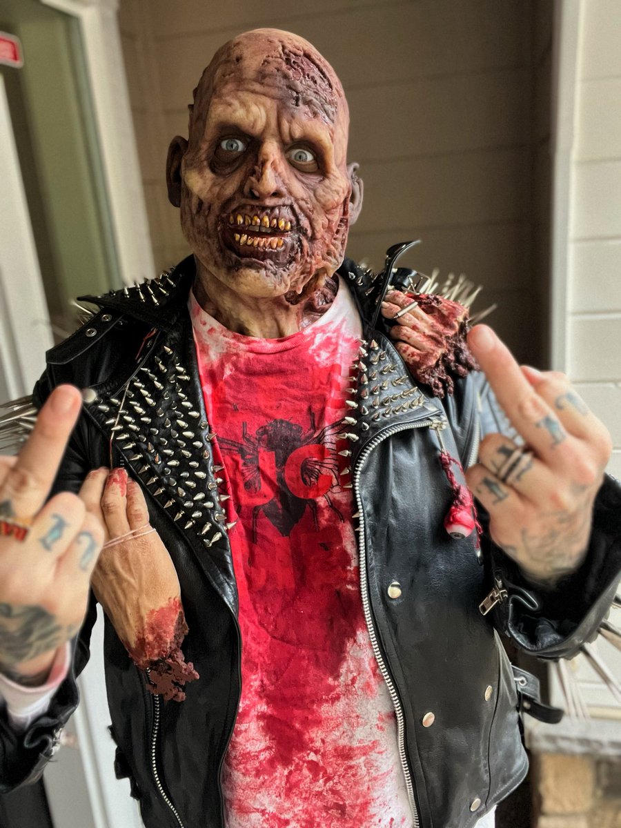 Happy Halloween 🎃 lowlifes ! Love yall! Stay safe tonight also boof responsibly