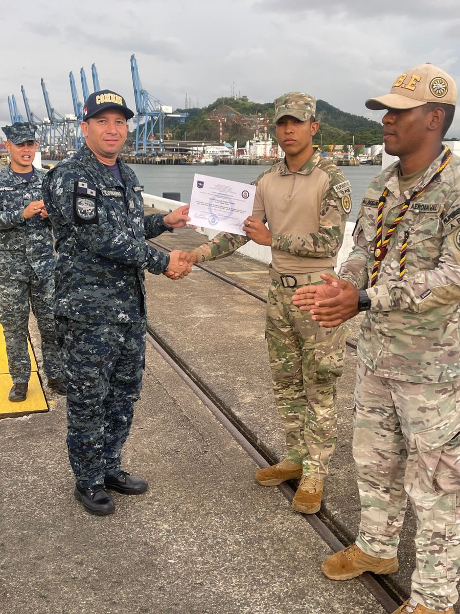 aeronavalpanama's tweet photo. ⚓️ #TradiciónYDisciplina | Con éxito culminó el Primer Seminario de Pito Marinero en la Escuela de Entrenamiento Naval, fortaleciendo la formación y nuestras tradiciones #Navales.
El Cabo 1ero. Jesús Asprilla guió al personal en el uso de este gran instrumento.
#SomosMuchoMás https://t.co/Mi6PhThrqi