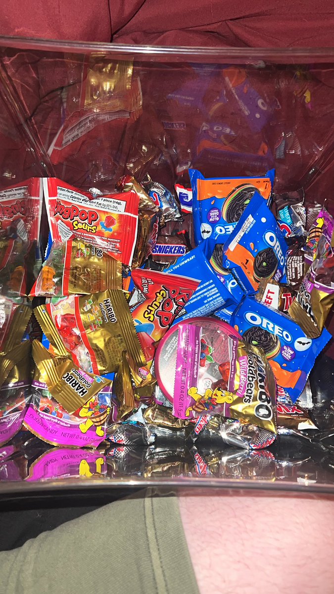 GrubTheBug's tweet photo. Happy Halloween. https://t.co/cwtwJGS0Pm