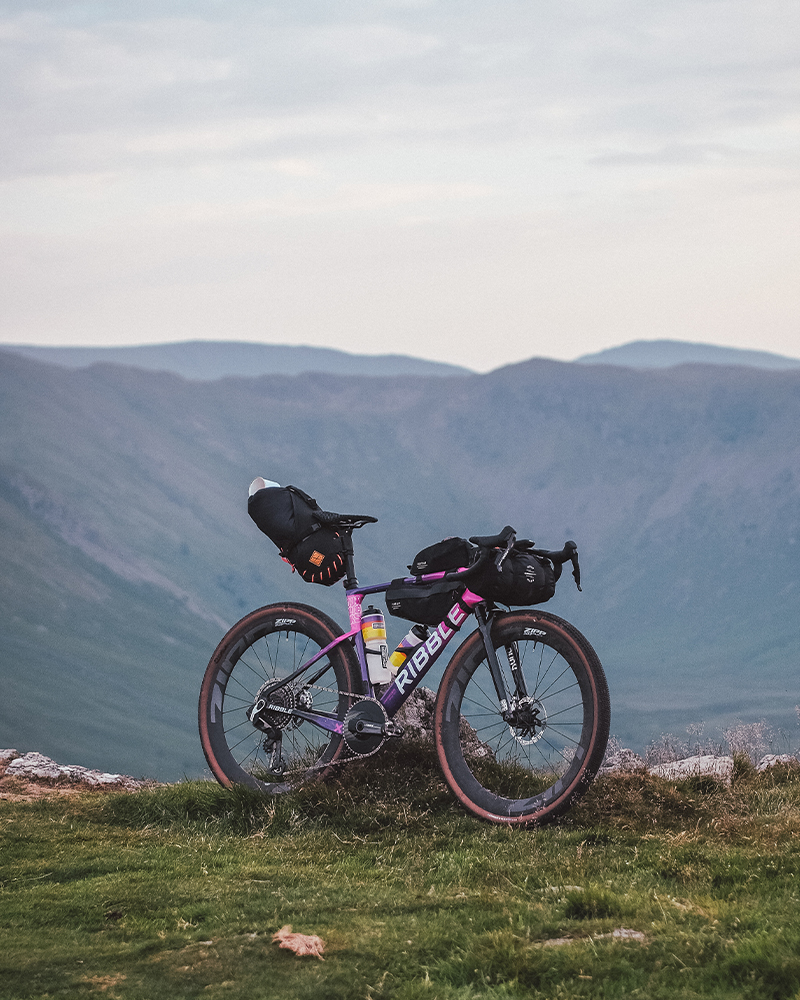 RibbleCycles's tweet image. Weekend escapes hit different on gravel. 🌄

ULTRA-GRIT Team Edition, loaded up and chasing freedom in the mountains.

#RibbleGravel #RideWithoutLimits #TheOutliers