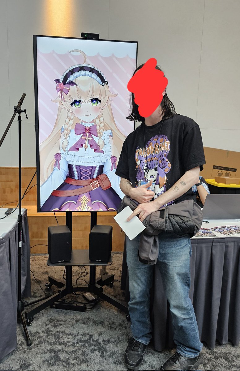 Went to the <a href="/OffKaiExpo/">OffKai Expo | VTuber Convention</a> booth at Kumoricon today and met a few vtubers! They were all so nice man 🥹. I hope to see them at OffKai next year
(The photos are of <a href="/beribug_/">Beri 🐞 VTuber</a>  <a href="/Yanagi_Kanna/">Kanna Yanagi 🦆🔍Glitch Stars</a>  and <a href="/roseychuu/">rosey 🍰🦇2.5d vtuber idol</a> . It was awesome to talk to all 3 of you 🥹)