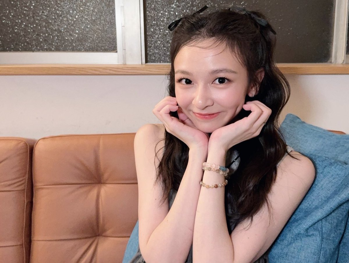 hitofuta_eiga's tweet image. ˗ˏˋ 小愛でおはようございます✨ ˊˎ˗    

今日は1日映画サービスデー📷 
ワンワンワン🐶

最近映画館行ってなかったよーという方も、今日、映画館いかがでしょうか？

『ひとつの机、ふたつの制服』上映中
 🎥新宿武蔵野館@musashinokan123
🎥ヒューマントラストシネマ有楽町@htc_yurakucho…