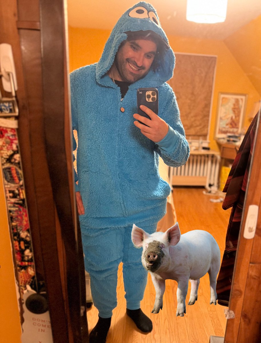 Happy Halloween MFers 🎃👻
Hank and I are headed out 🍸💊