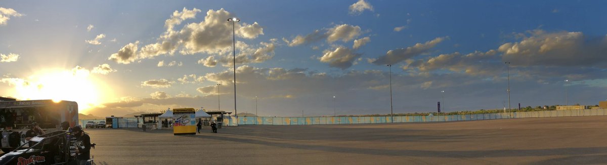 4:45 PM PT @PhoenixRaceway update - The sun 🌞 is shining and engines are fired. 

85F, SW winds at 3 mph - Low humidity had it feeling like 82°F

@PahhniWater is the hydration partner of <a href="/RaceWeather/">RaceWeather</a> - Order yours at Linktr.ee/pahhniwater #BestWaterEver