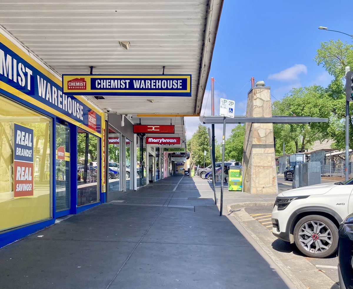 Mid morning on a #Saturday &amp; not a #human to be seen in the Main Street of #Greensborough Victoria - the vibrant State of #despair Felt compelled to support a local business by purchasing morning tea. Plus I am a #hungry #ham