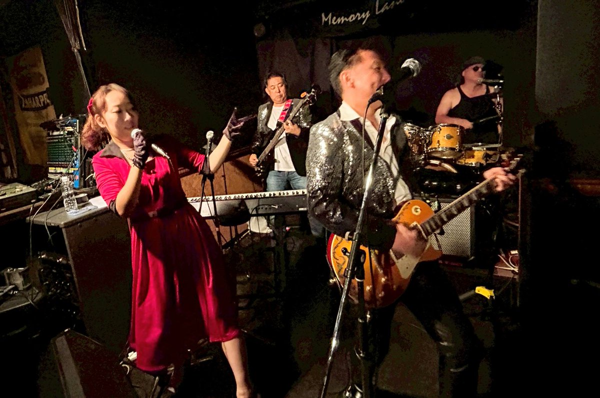 akinoriotsu's tweet image. 昨夜のライブの写真をもらいました！いい感じ🎸
#社労士 #iSR  #MemoryLane